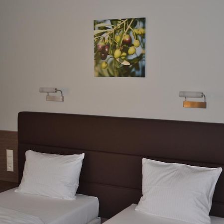 Hotel Pod Debem تارنوف المظهر الخارجي الصورة