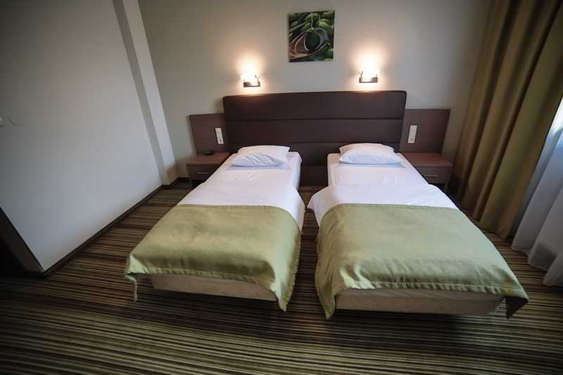 Hotel Pod Debem تارنوف المظهر الخارجي الصورة
