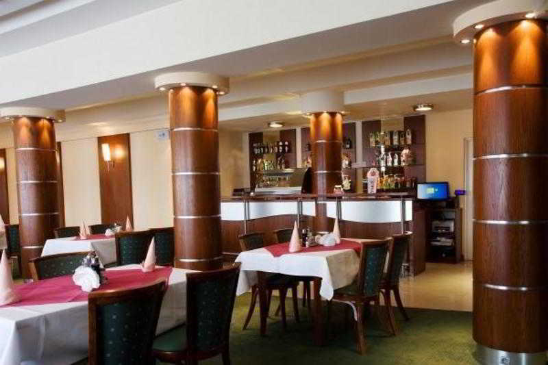Hotel Pod Debem تارنوف المظهر الخارجي الصورة