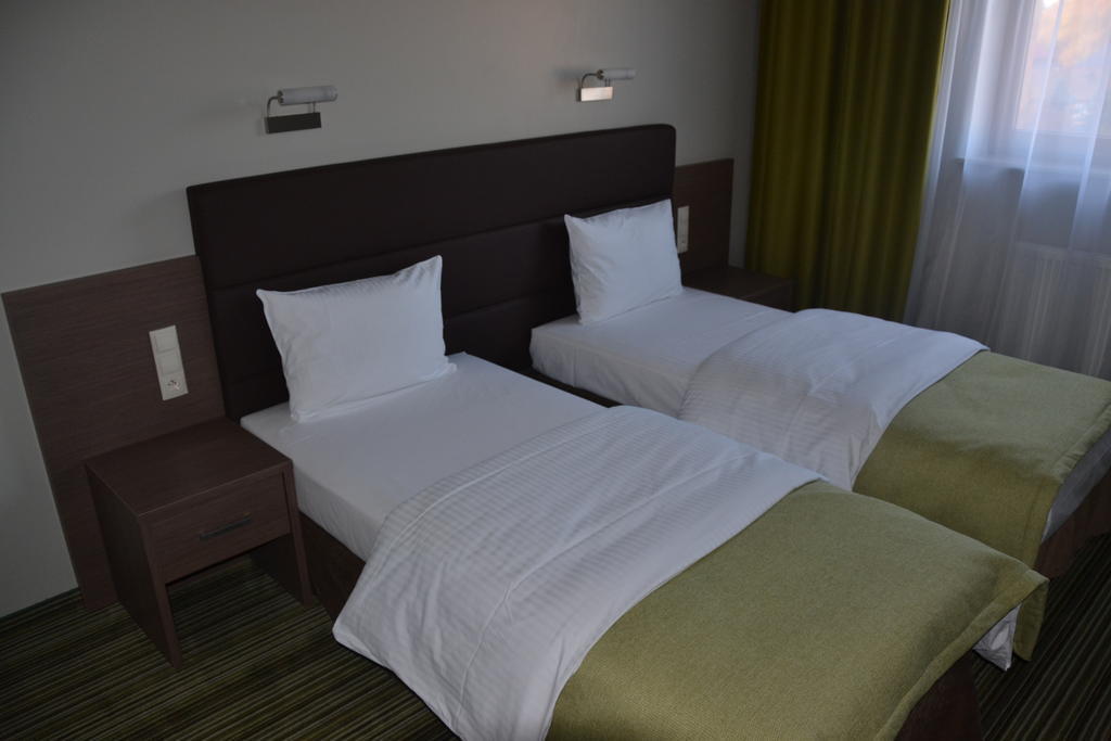 Hotel Pod Debem تارنوف المظهر الخارجي الصورة