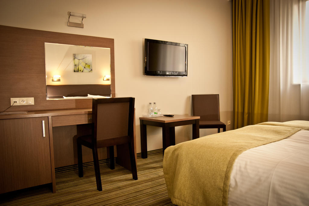 Hotel Pod Debem تارنوف المظهر الخارجي الصورة