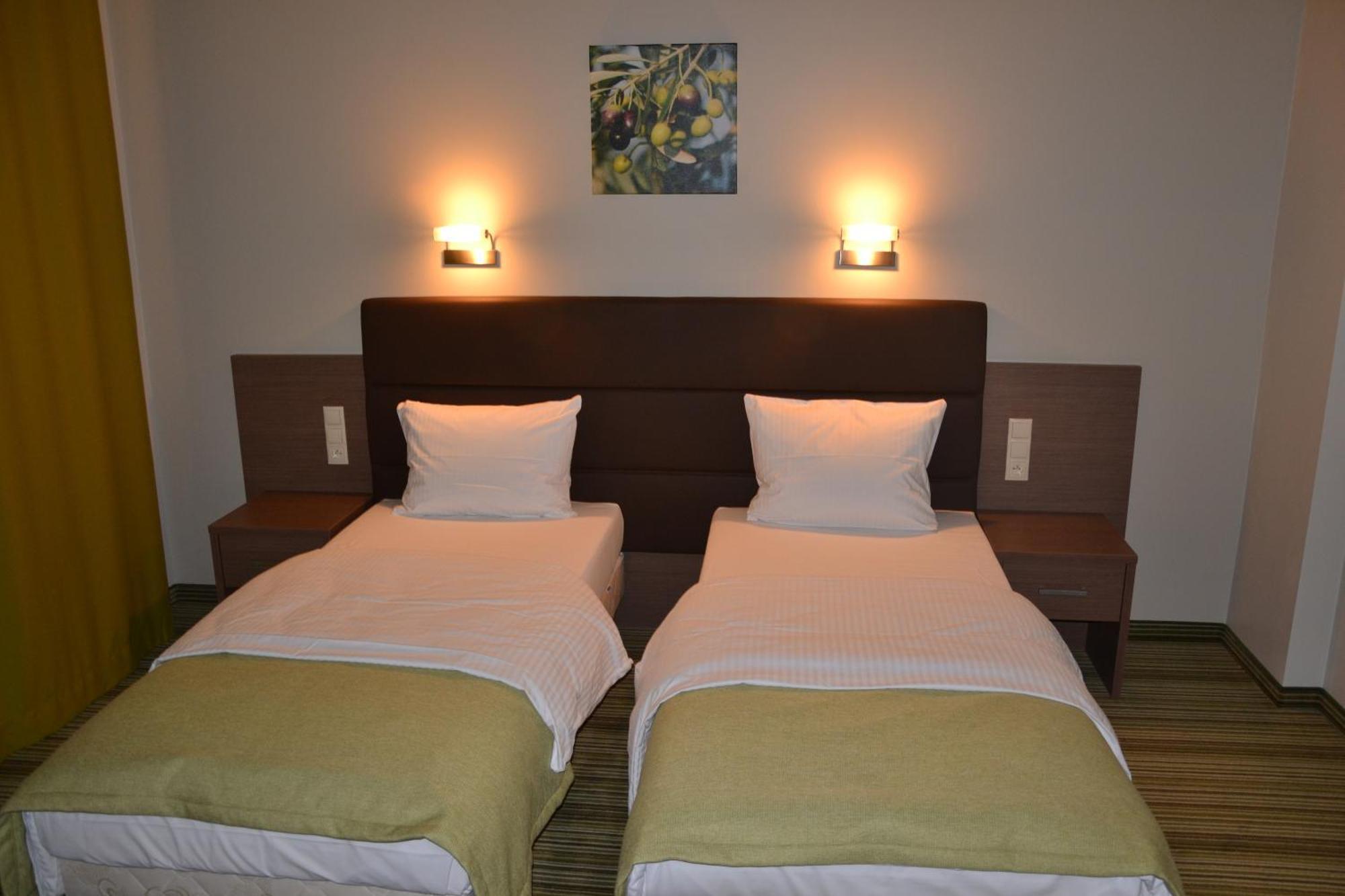 Hotel Pod Debem تارنوف المظهر الخارجي الصورة