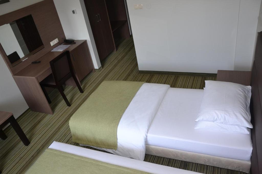 Hotel Pod Debem تارنوف الغرفة الصورة