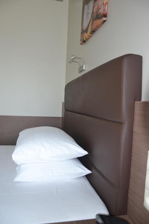 Hotel Pod Debem تارنوف الغرفة الصورة