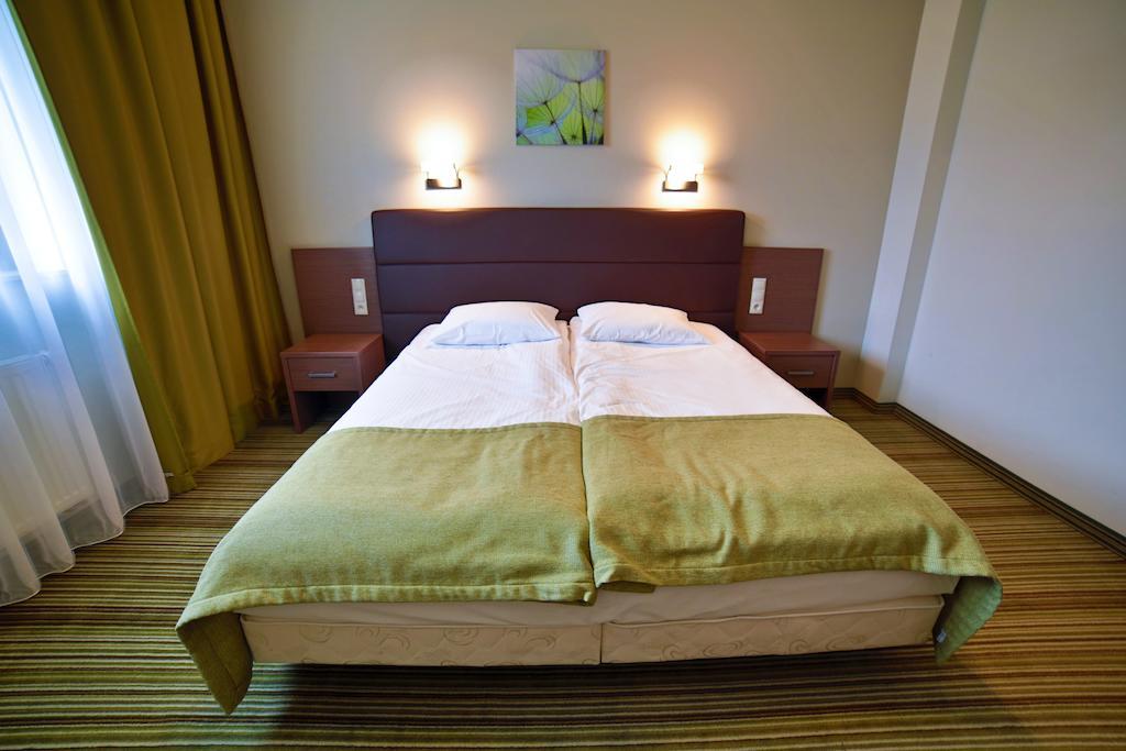 Hotel Pod Debem تارنوف الغرفة الصورة